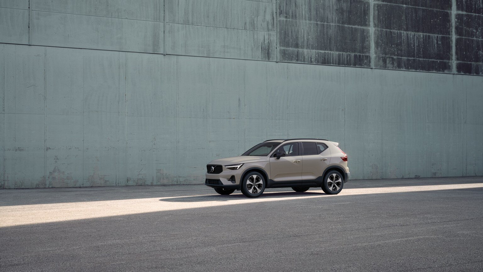 Volvo XC40 B3 Mild Hybrid Essence Core XCITE MY26