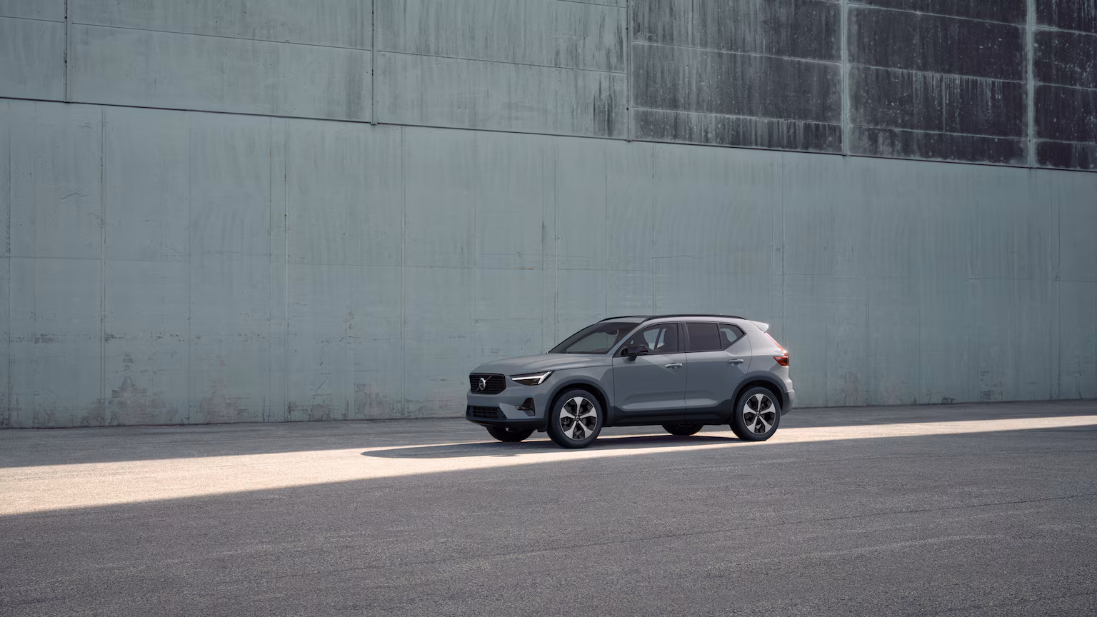 Volvo XC40 B3 Mild Hybrid Essence Core XCITE MY26