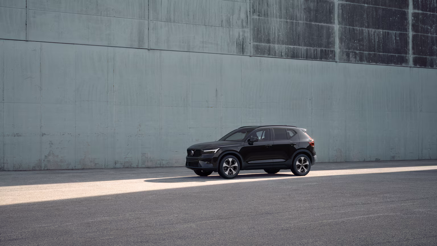 Volvo XC40 B3 FWD Plus Dark MY27
