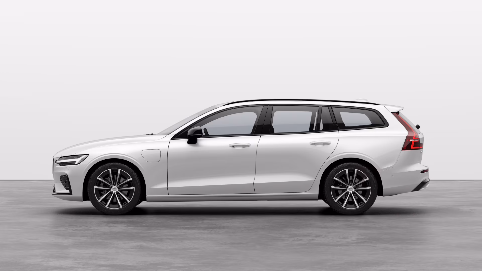 Volvo V60 T6 AWD Hybride rechargeable Électrique/essence Ultra Dark MY27