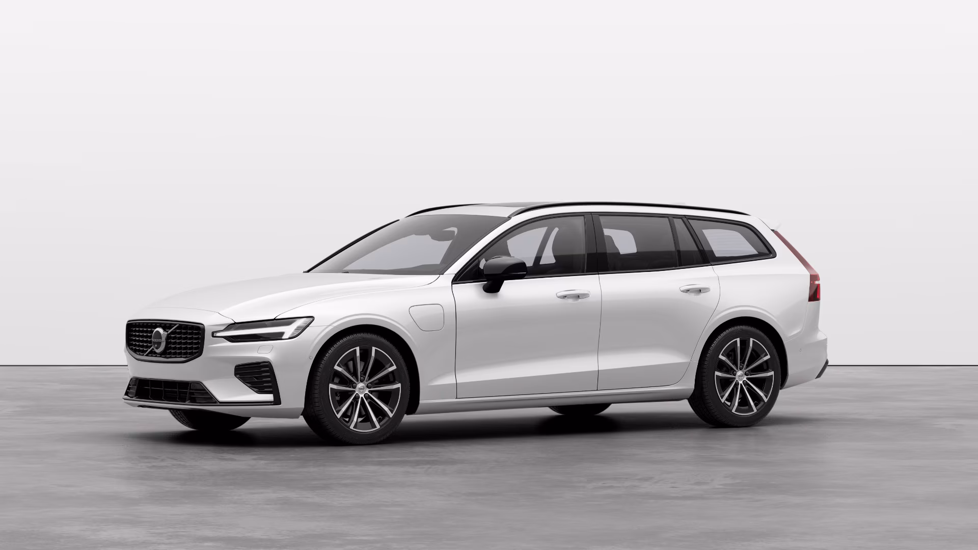 Photo Volvo V60 T6 AWD Hybride rechargeable Électrique/essence Ultra Dark MY27