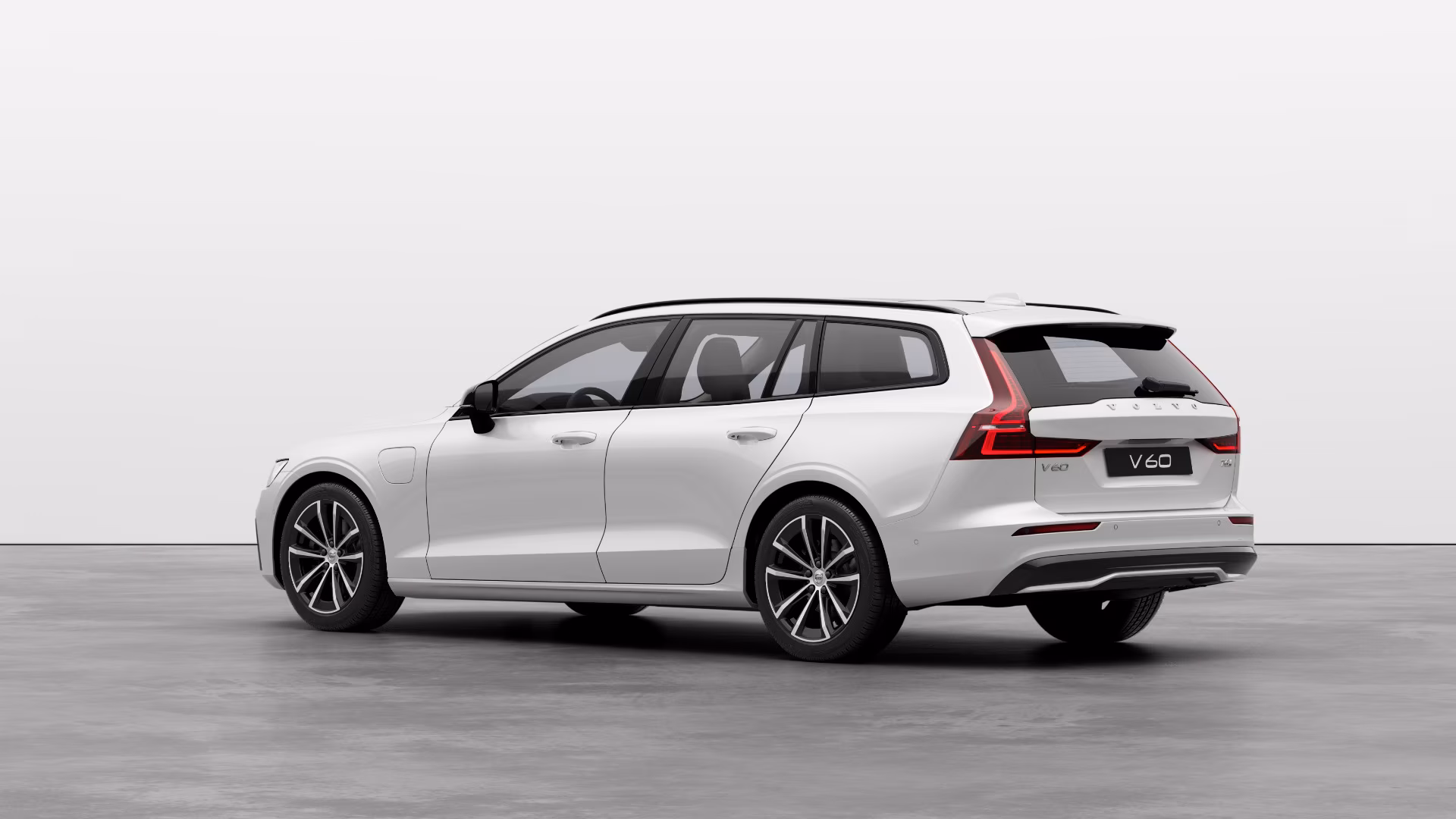 Volvo V60 T6 AWD Hybride rechargeable Électrique/essence Ultra Dark MY27