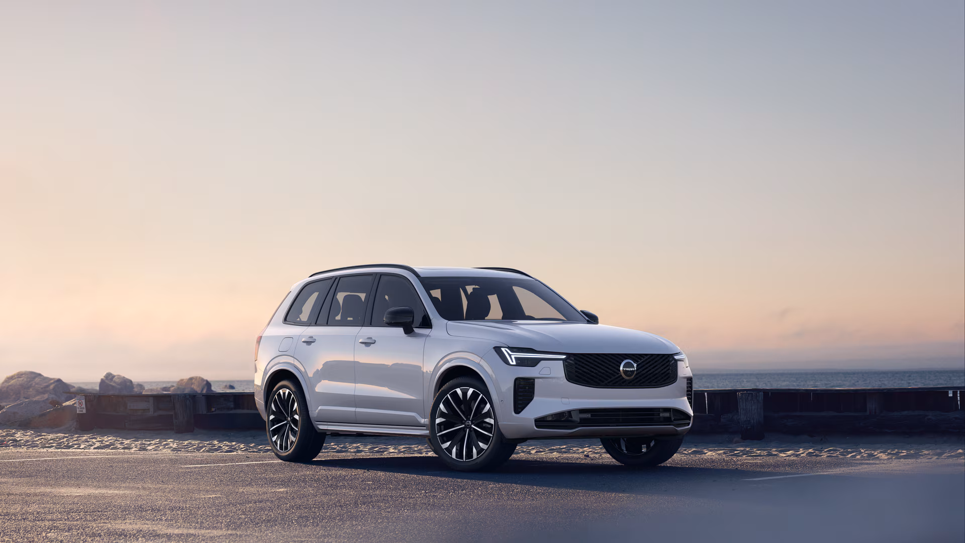 Volvo XC90 Black Edition T8 AWD Hybride rechargeable Électrique/essence Ultra 7 Sièges MY27