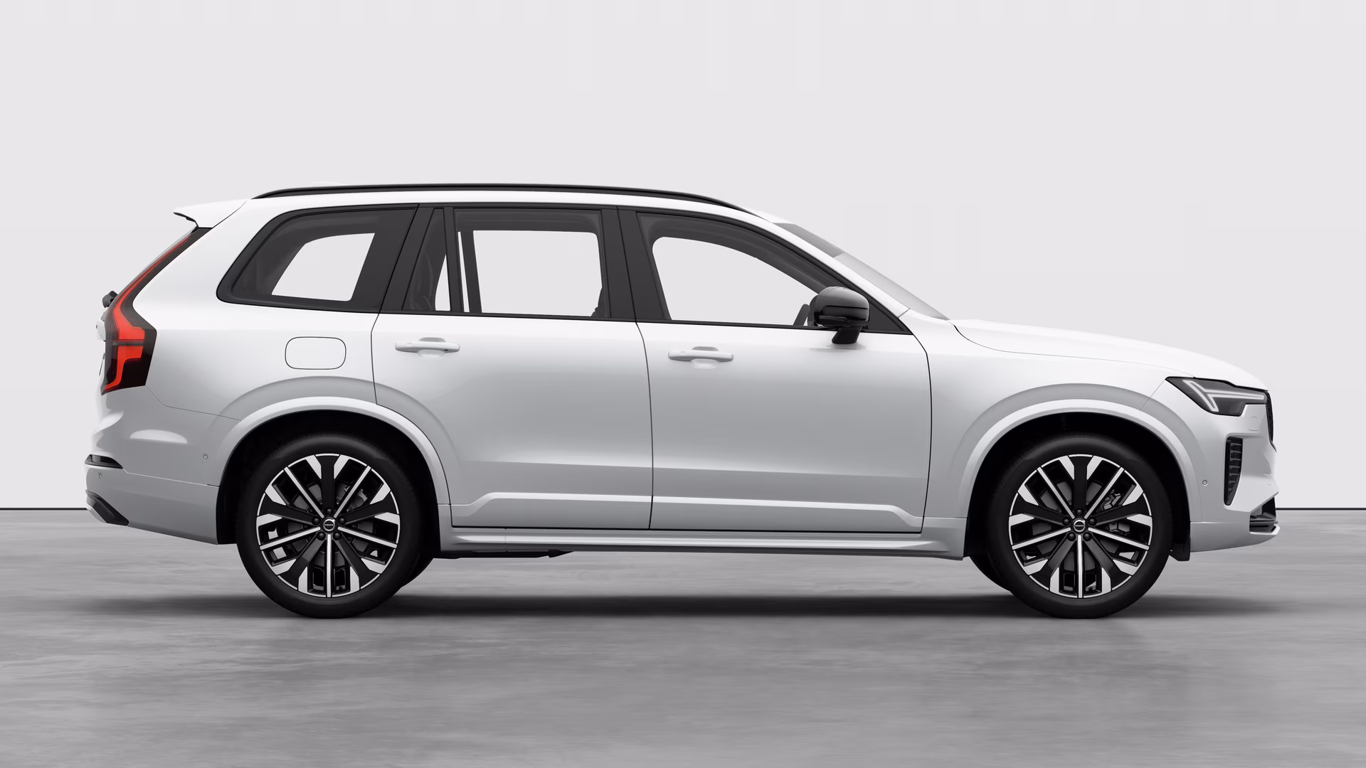 Volvo XC90 Black Edition T8 AWD Hybride rechargeable Électrique/essence Ultra 7 Sièges MY27