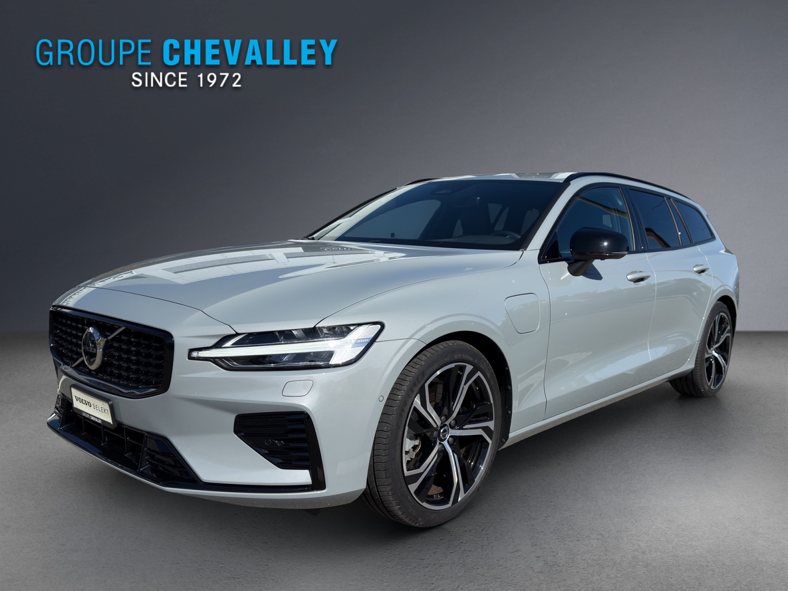Photo VOLVO V60 V60 T6 eAWD Plug in Hybrid Plus Dark Geartronic